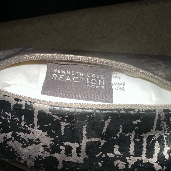 KENNETH COLE REACTION HOME THROW PILLOWS - Picture 8 of 8